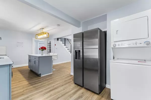 Chelmsford, MA 01824,53 Woodbine St