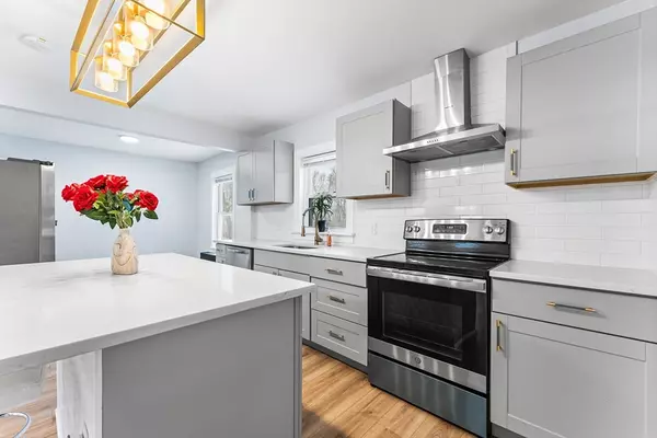 Chelmsford, MA 01824,53 Woodbine St