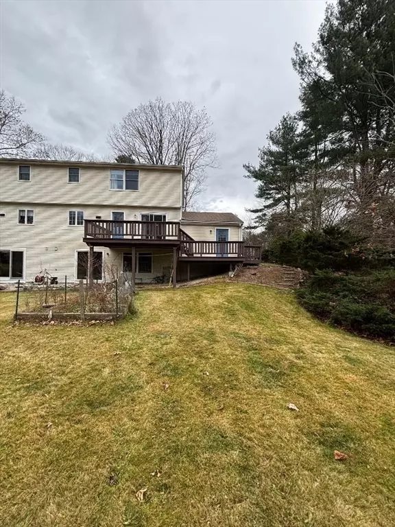 Medway, MA 02053,4 Elm #A