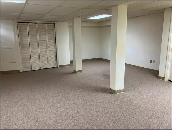 Watertown, MA 02372,61 Kondazian St. #61