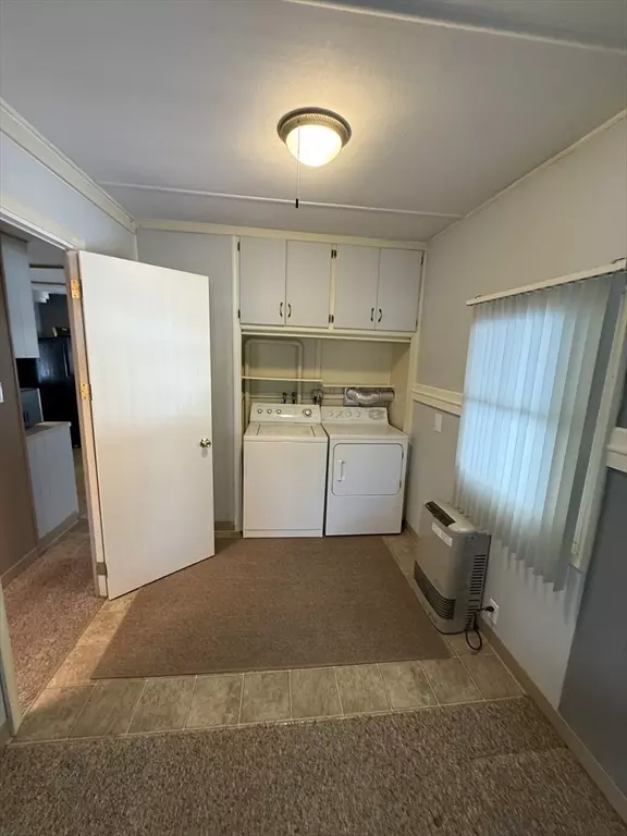 Brimfield, MA 01010,4 Center Street