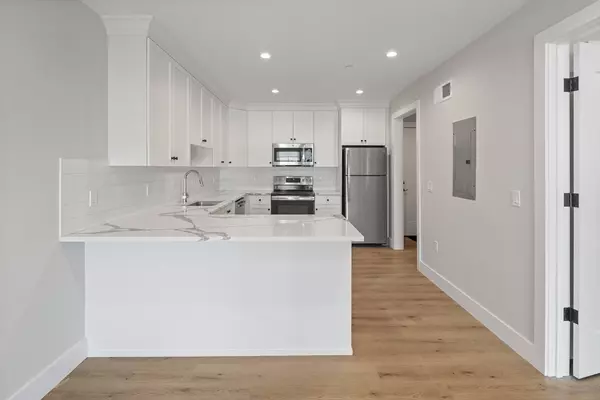 Lexington, MA 02420,186 Bedford St #204