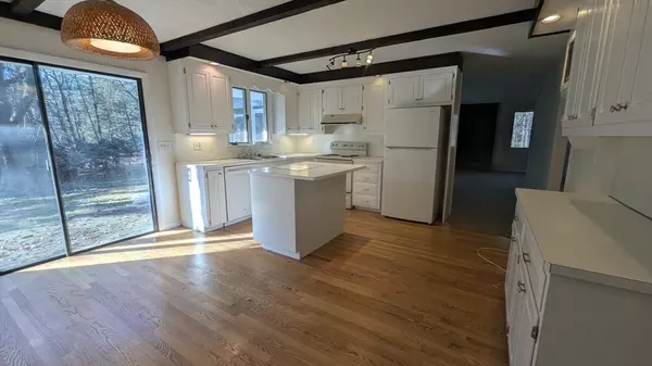 Foxboro, MA 02035,10 Sherwood Ave