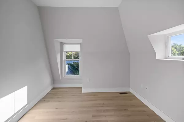 Lexington, MA 02420,186 Bedford St #201