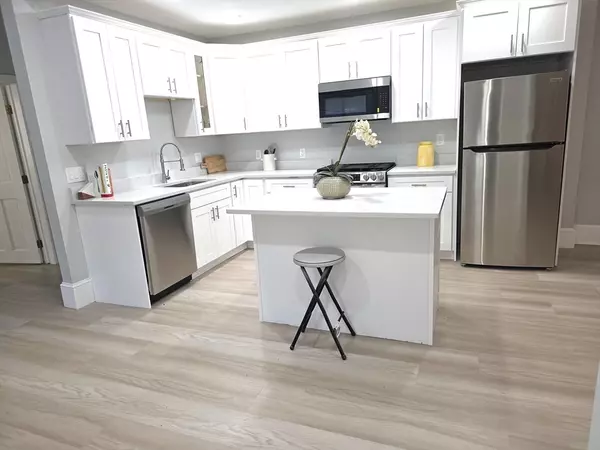 Amesbury, MA 01913,43 Aubin St #43