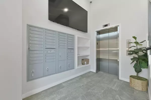 Lynn, MA 01901,64 Market Street #209