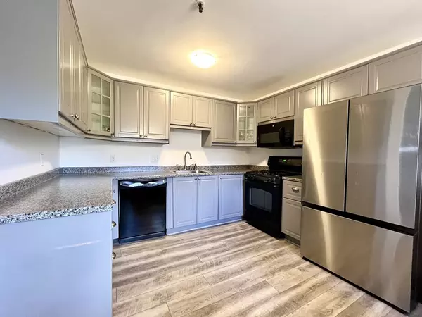 Dracut, MA 01826,74 Tennis Plaza Rd #34