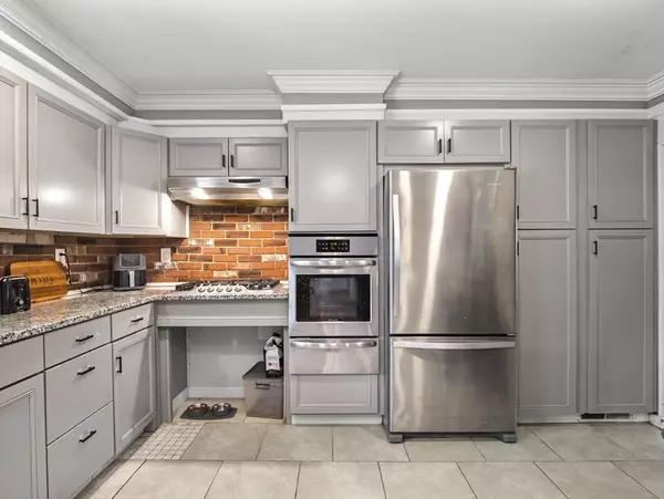 Lowell, MA 01854,107 7th Ave