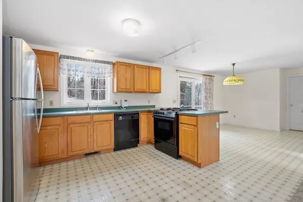 Tyngsborough, MA 01879,11 Old Hickory Road