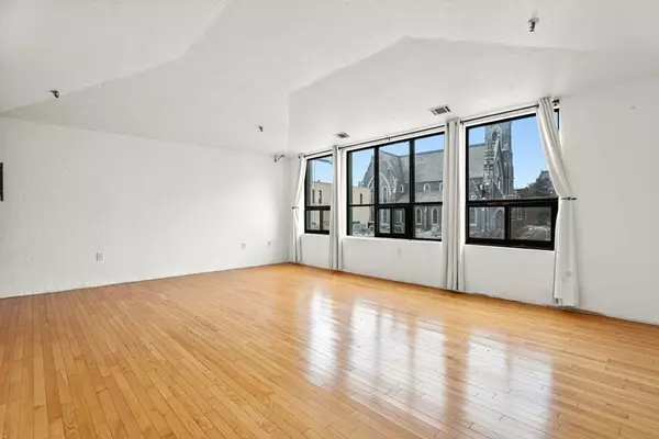 Worcester, MA 01608,531 Main St #403M