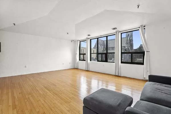 Worcester, MA 01608,531 Main St #403M