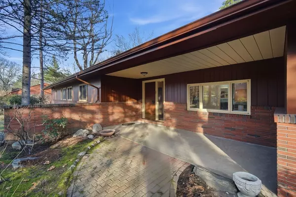 Longmeadow, MA 01106,67 Shady Side Dr