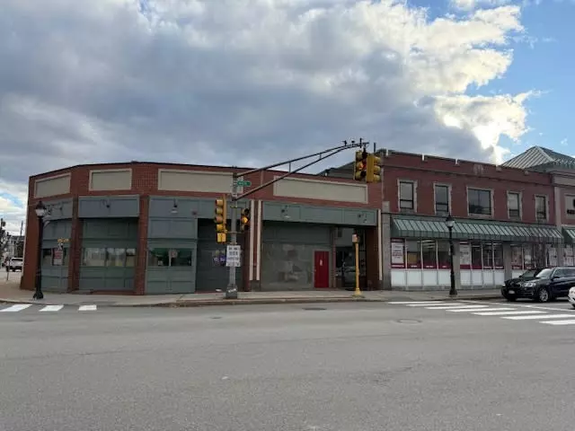 Waltham, MA 02453,888 Main St