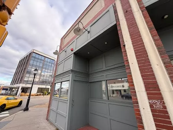 Waltham, MA 02453,888 Main St