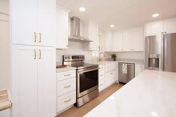 14 Bartlett St, Oxford, MA 01540