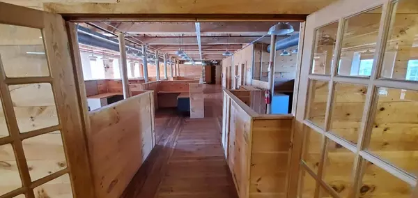 Ware, MA 01082,40-44 E Main St