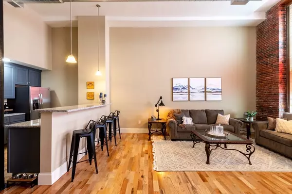 Lawrence, MA 01840,300 Canal Street #8-506