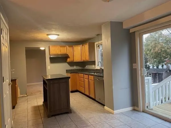 Attleboro, MA 02703,18 Cumberland St