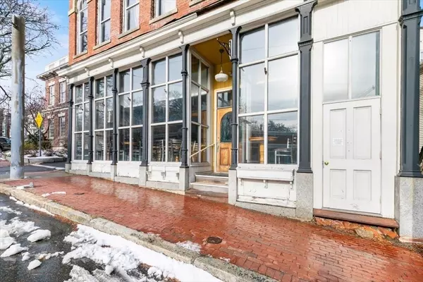 Amesbury, MA 01913,11 Elm St #1