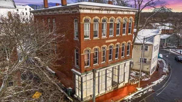 11 Elm St #1, Amesbury, MA 01913