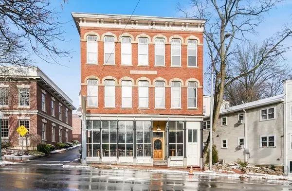 Amesbury, MA 01913,11 Elm St #1