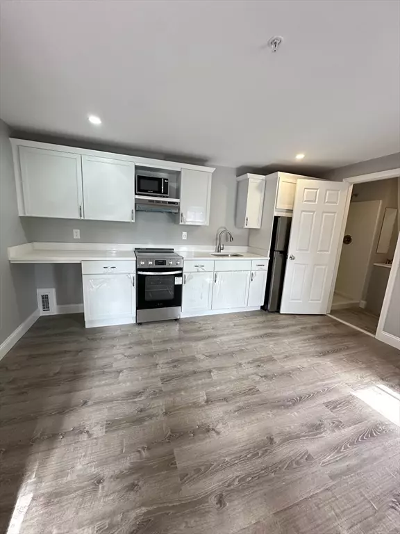 Salem, MA 01970,6 Monroe Street #315