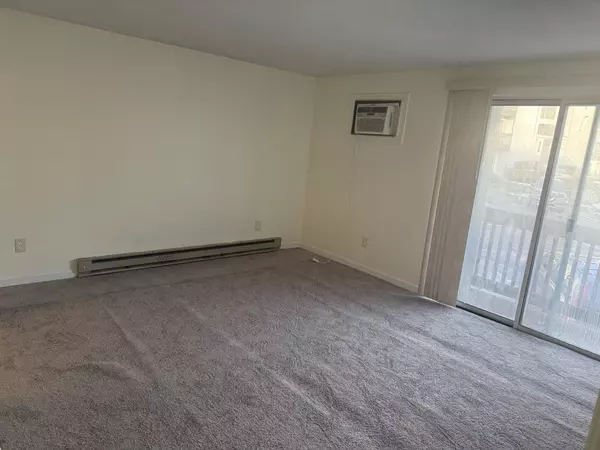 Worcester, MA 01607,11B Gibbs Street #28