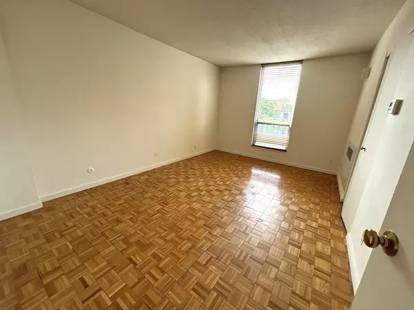 Brookline, MA 02445,33 Pond Ave #401