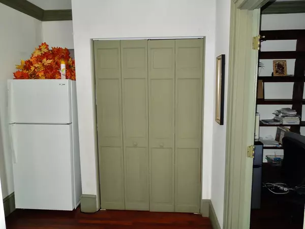 Plymouth, MA 02360,101 Court Street #5