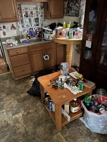 Rockland, MA 02370,12 Linden St