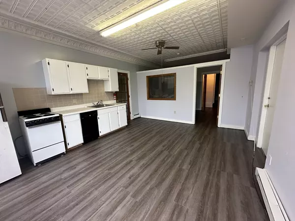 Natick, MA 01760,7 North Main St #7