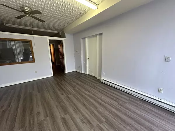 Natick, MA 01760,7 North Main St #7