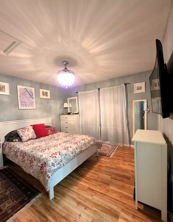 Easthampton, MA 01027,20 Maine Ave #20