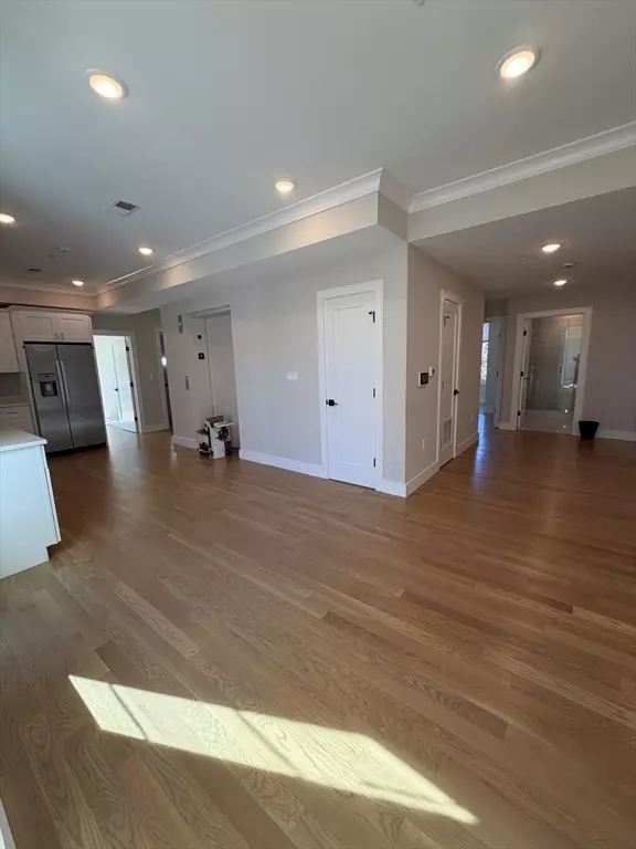 Boston, MA 02135,104-106 Warren St. #7