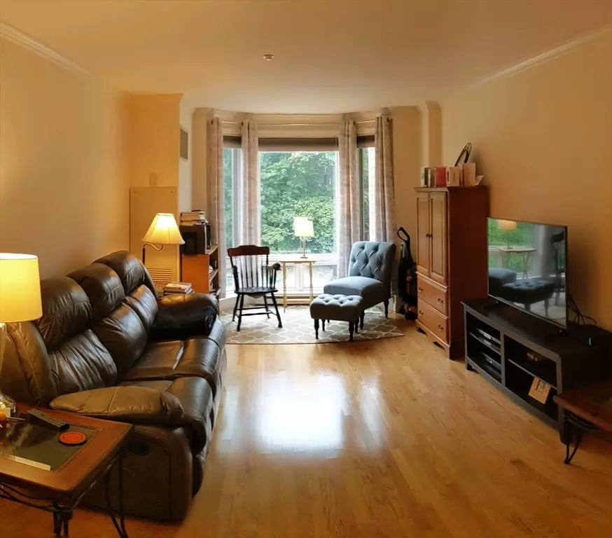 Brookline, MA 02446,2 Saint Paul Street #309