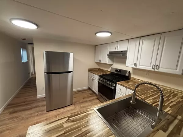 North Attleboro, MA 02760,633 East Washington Street #17A