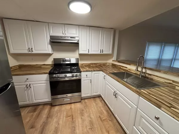 North Attleboro, MA 02760,633 East Washington Street #17A