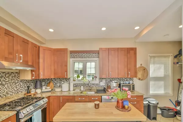 88 Pearl St #1, Somerville, MA 02145