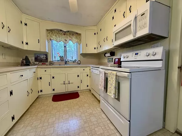 Norton, MA 02766,26 Dean Street