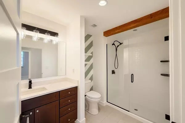 Lowell, MA 01852,130 John St #242