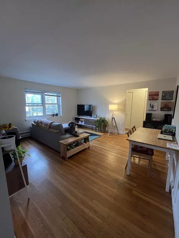 79 Chestnut St #4, Brookline, MA 02445