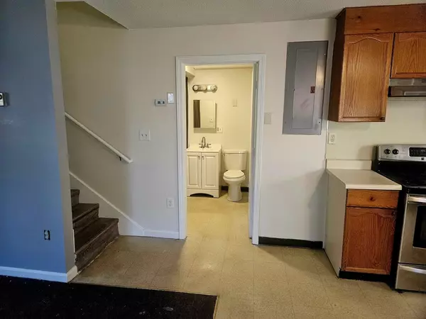 Springfield, MA 01151,88 Albert Ave #2