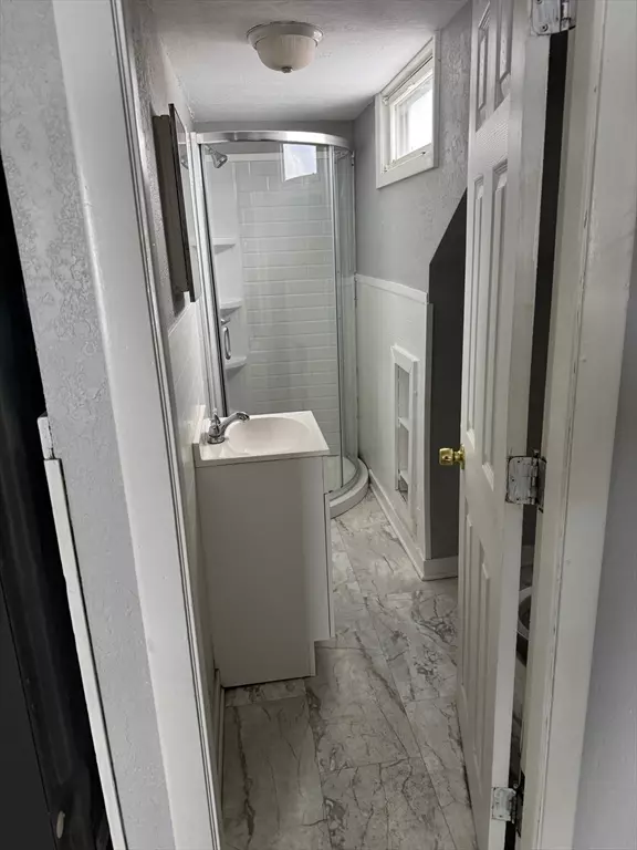 Worcester, MA 01609,34 Irving St #3