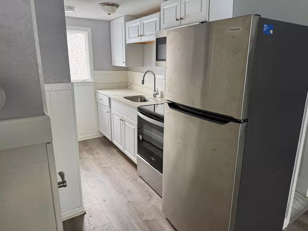 Worcester, MA 01609,34 Irving St #3