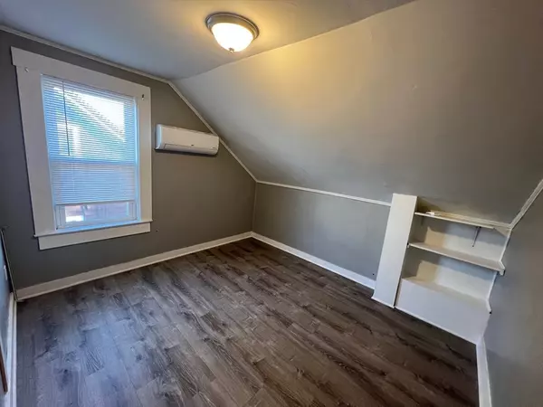 Fall River, MA 02724,73 Orswell St #2E