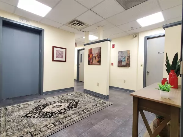 Nashua, NH 03060,1 Elm Street #303