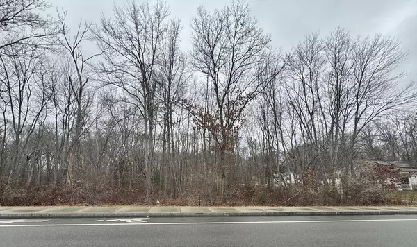 36 Lake Parkway, Webster, MA 01570