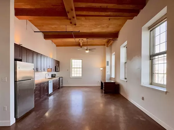 Lowell, MA 01854,35 Riverwalk Way #R302