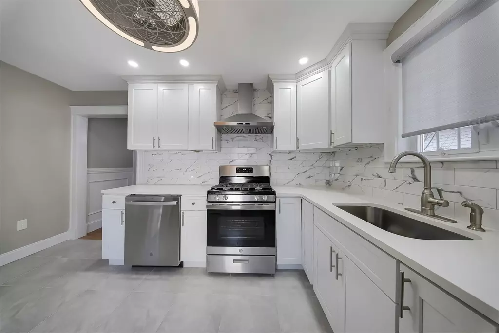 Quincy, MA 02171,52 Hovey St