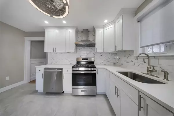 52 Hovey St, Quincy, MA 02171